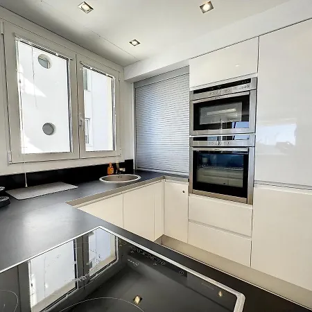 Superbe 3p A Avec Terrasse Et Vue Mer Entre Martinez Et Port Canto - Fr-1-470-66 Cannes