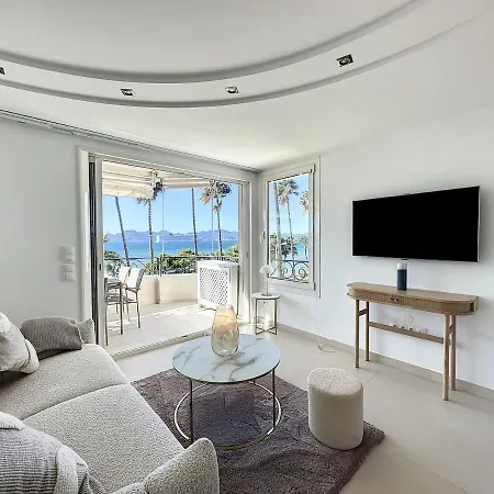 Superbe 3p A Avec Terrasse Et Vue Mer Entre Martinez Et Port Canto - Fr-1-470-66 Cannes