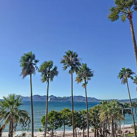 Superbe 3p A Avec Terrasse Et Vue Mer Entre Martinez Et Port Canto - Fr-1-470-66