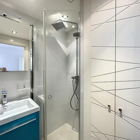 Apartment Superbe 3p A Avec Terrasse Et Vue Mer Entre Martinez Et Port Canto - Fr-1-470-66 *
